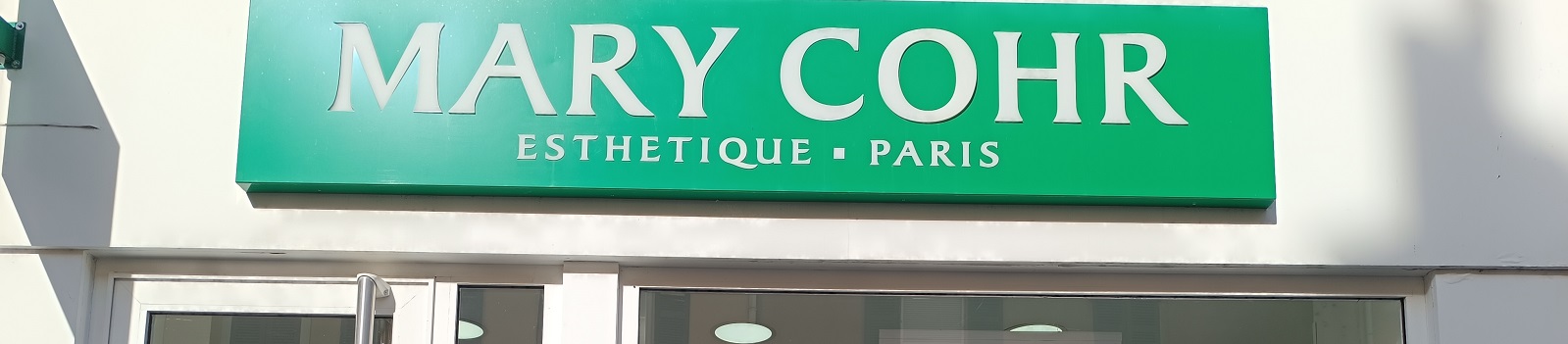 1741258615.1998vitrine oullins.jpg